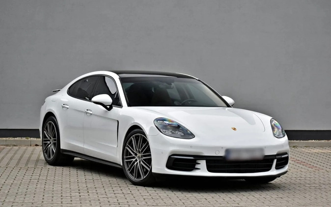 Porsche Panamera cena 341000 przebieg: 41000, rok produkcji 2019 z Toruń małe 232